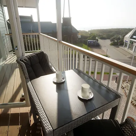 Easy Living Hotel