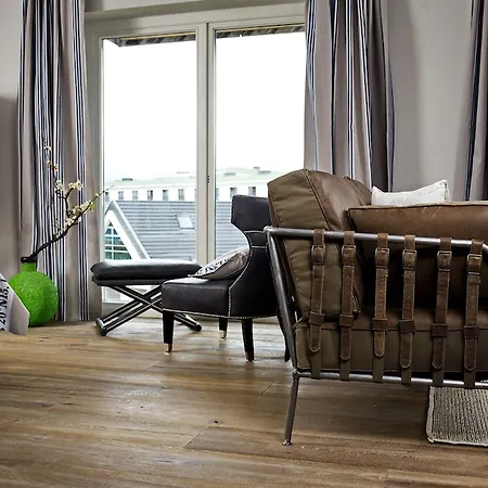 Easy Living Hotel