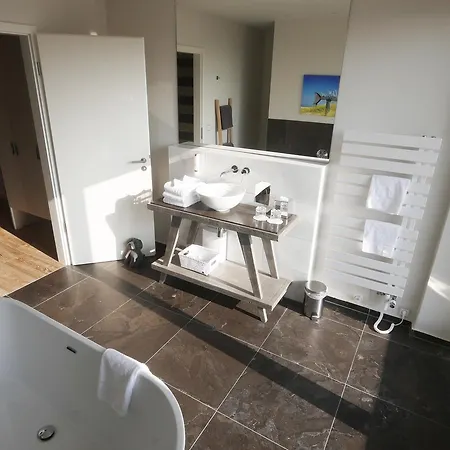 Easy Living Hotel