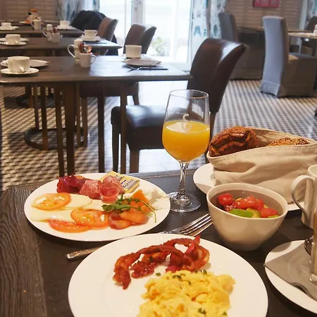 Easy Living Hotel 3*