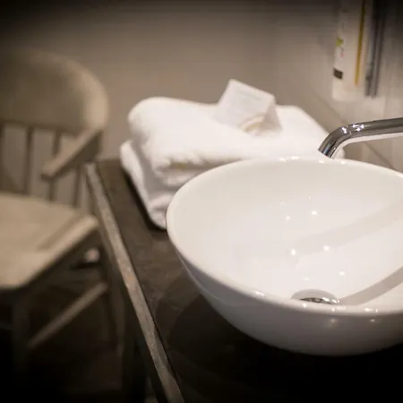 Easy Living Hotel