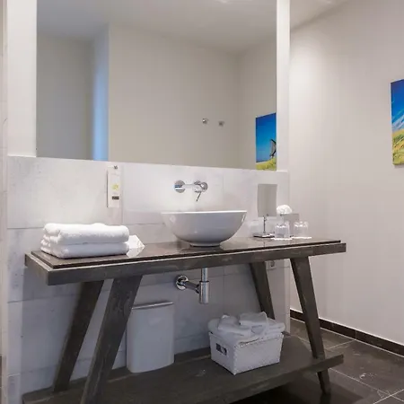 Easy Living Hotel