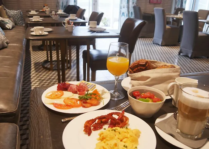 Easy Living Hotel 3*