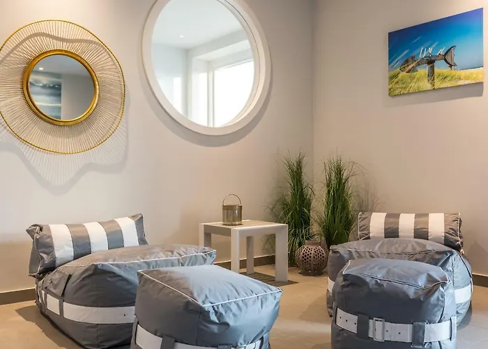 Easy Living Hotel 3*